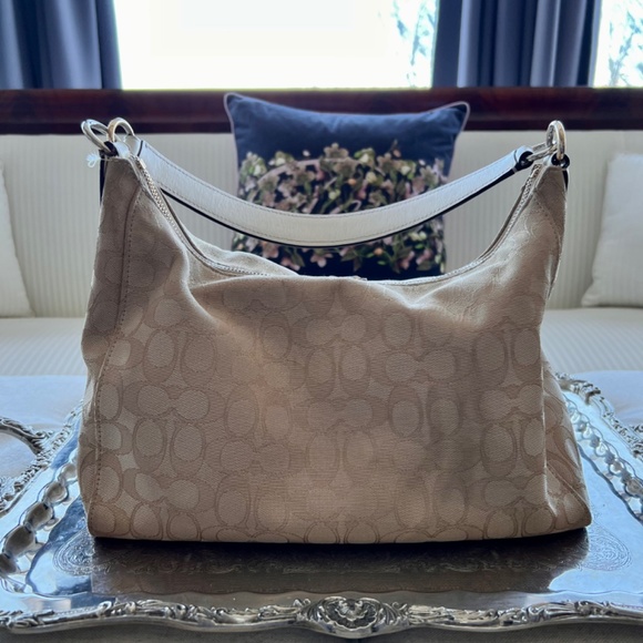 Coach monogram fabric hobo purse - Picture 2 of 9